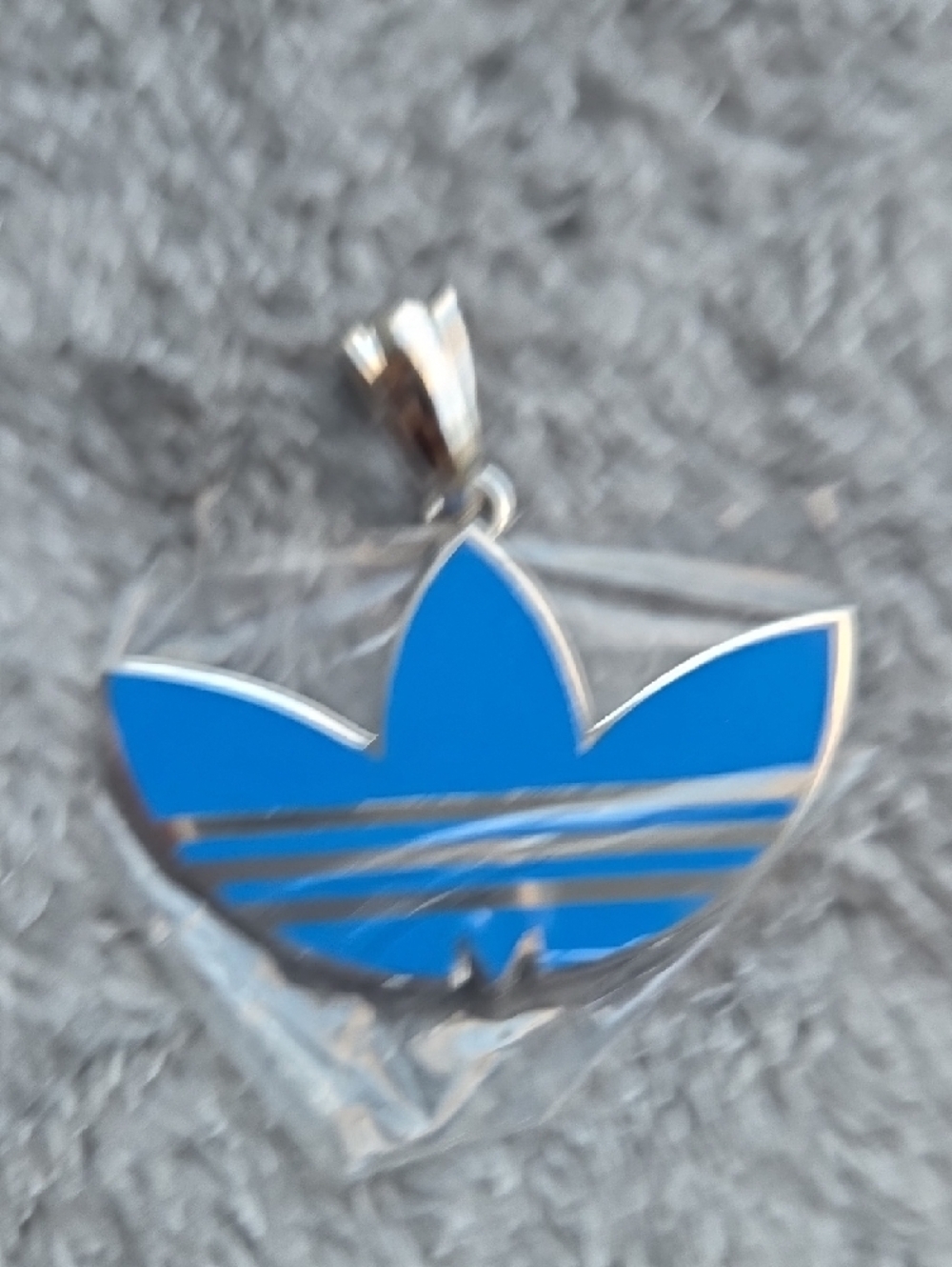 NEW Gucci X Adidas Blue Trefoil Pendant Necklace with Silver Chain. Unisex. - Picture 3 of 7